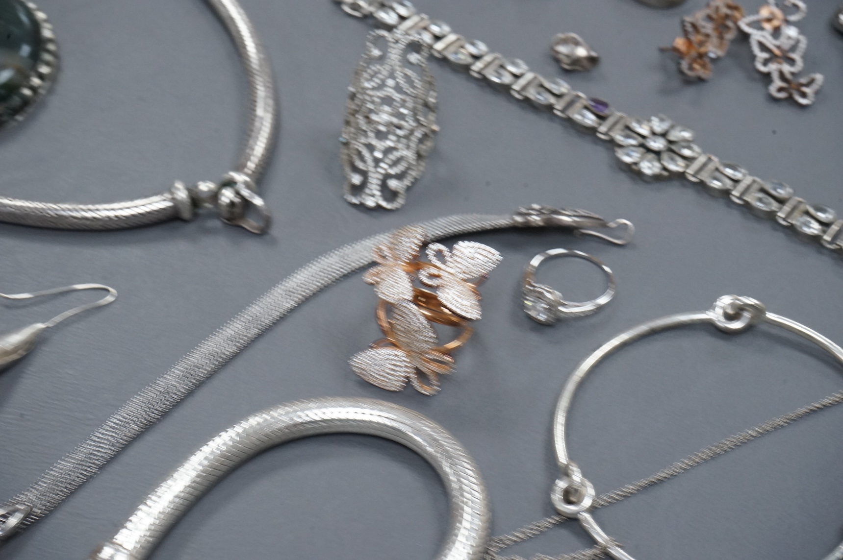 A quantity of assorted modern, silver, 925 and white metal jewellery, together with Butler & Wilson costume jewellery.